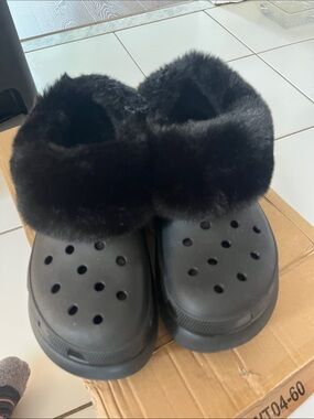 CROCS Black Fur-Lined Platform Clog